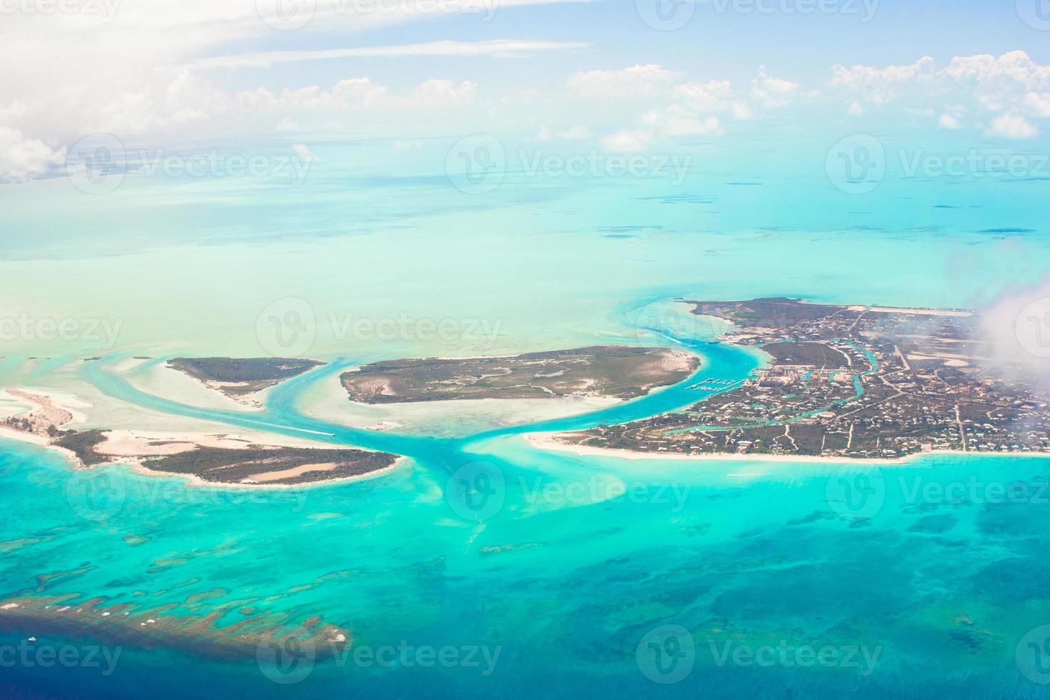 bela vista perfeita de ilhas exóticas de aeronaves foto