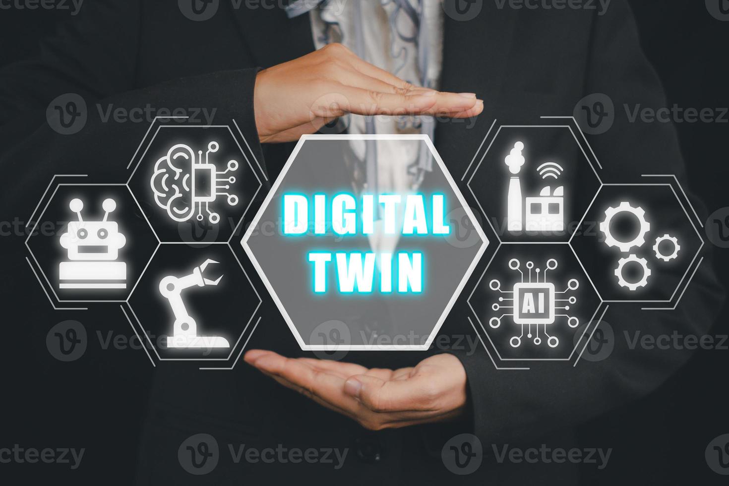 negócios de gêmeos digitais e modelagem de processos industriais, mão de mulher de negócios segurando o ícone de gêmeo digital na tela virtual, inovação e otimização. foto