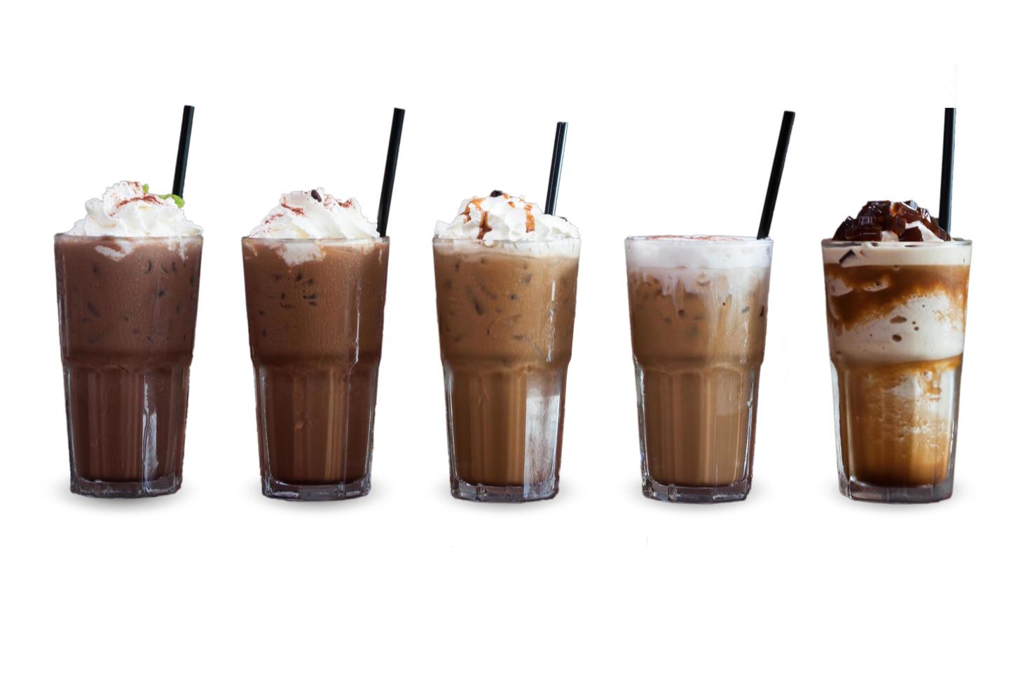 cinco tipos diferentes de café gelado em um fundo branco foto