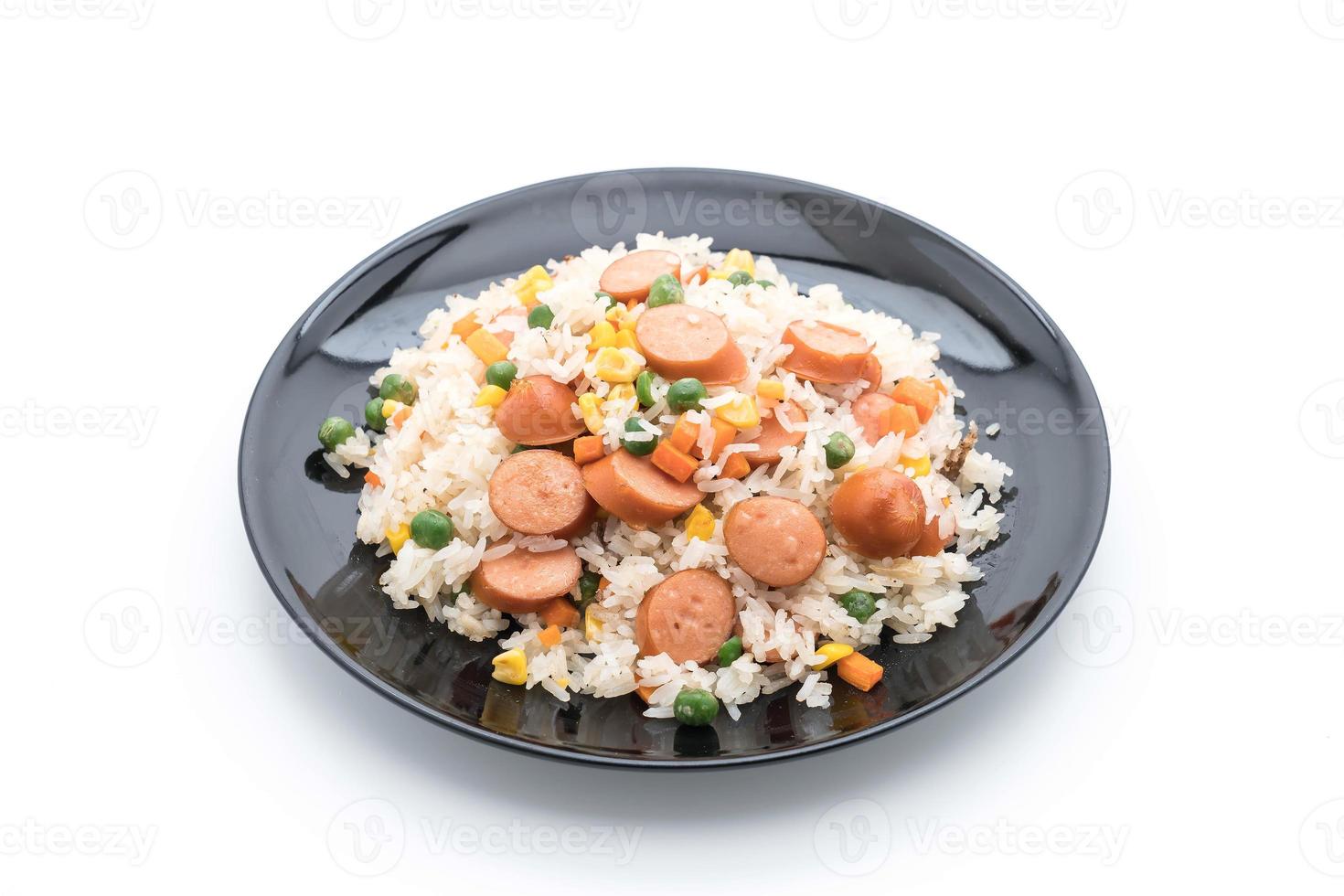 arroz frito com salsicha foto