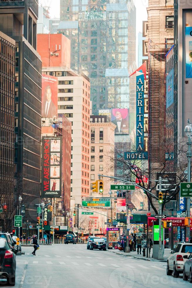 bela rua da cidade de nova york e américa, 01 de janeiro de 2018 em manhattan, nova york city. foto