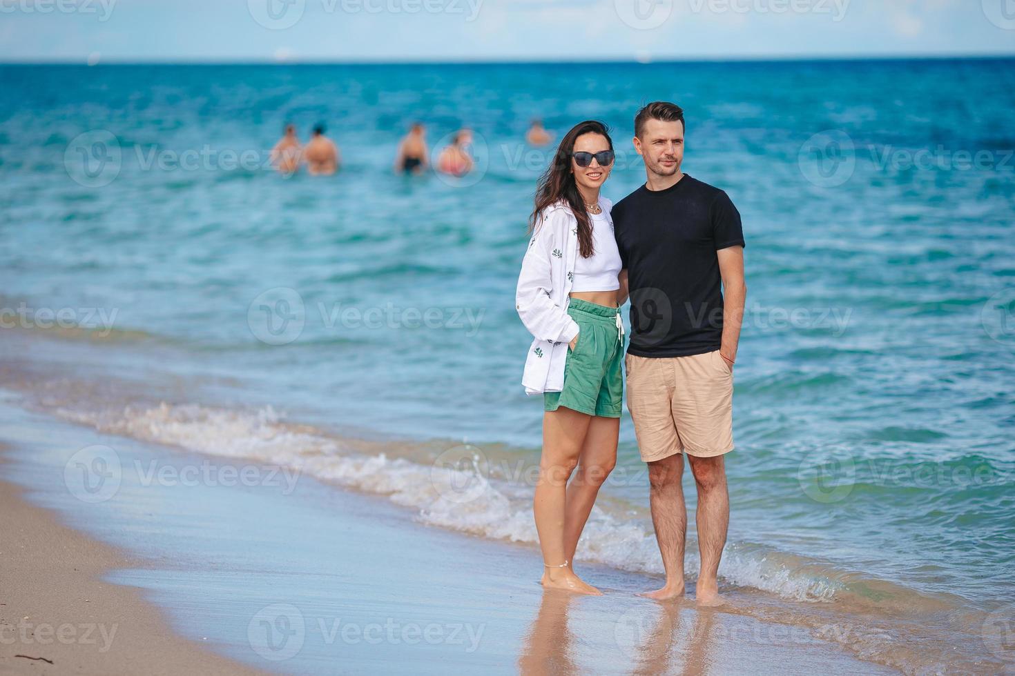 jovem casal nas férias de praia na Flórida foto