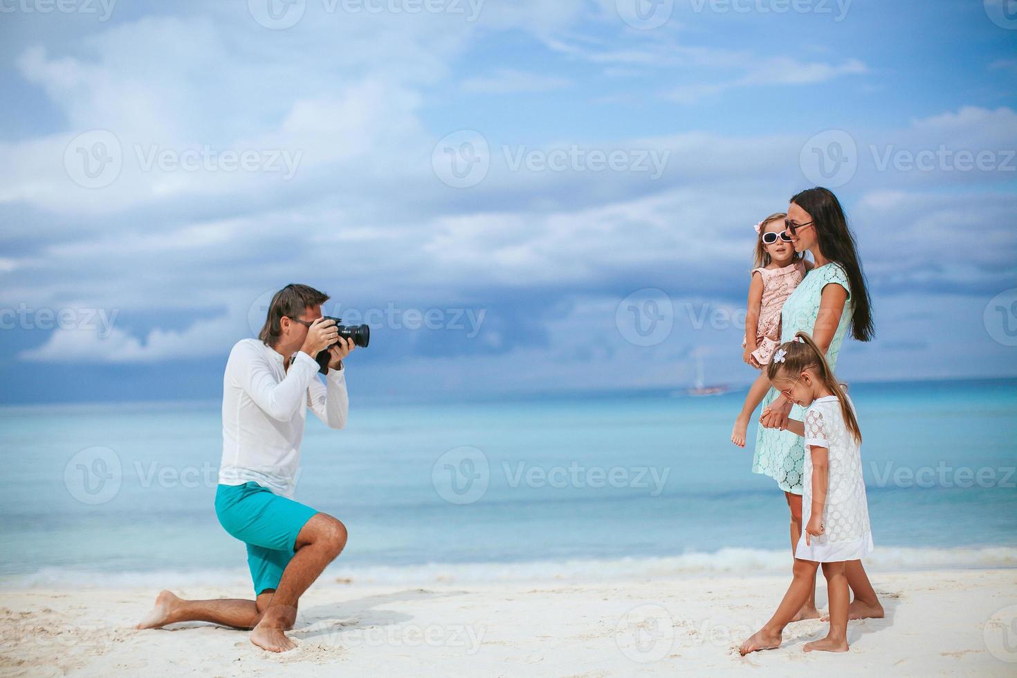 homem tirando uma foto de sua família