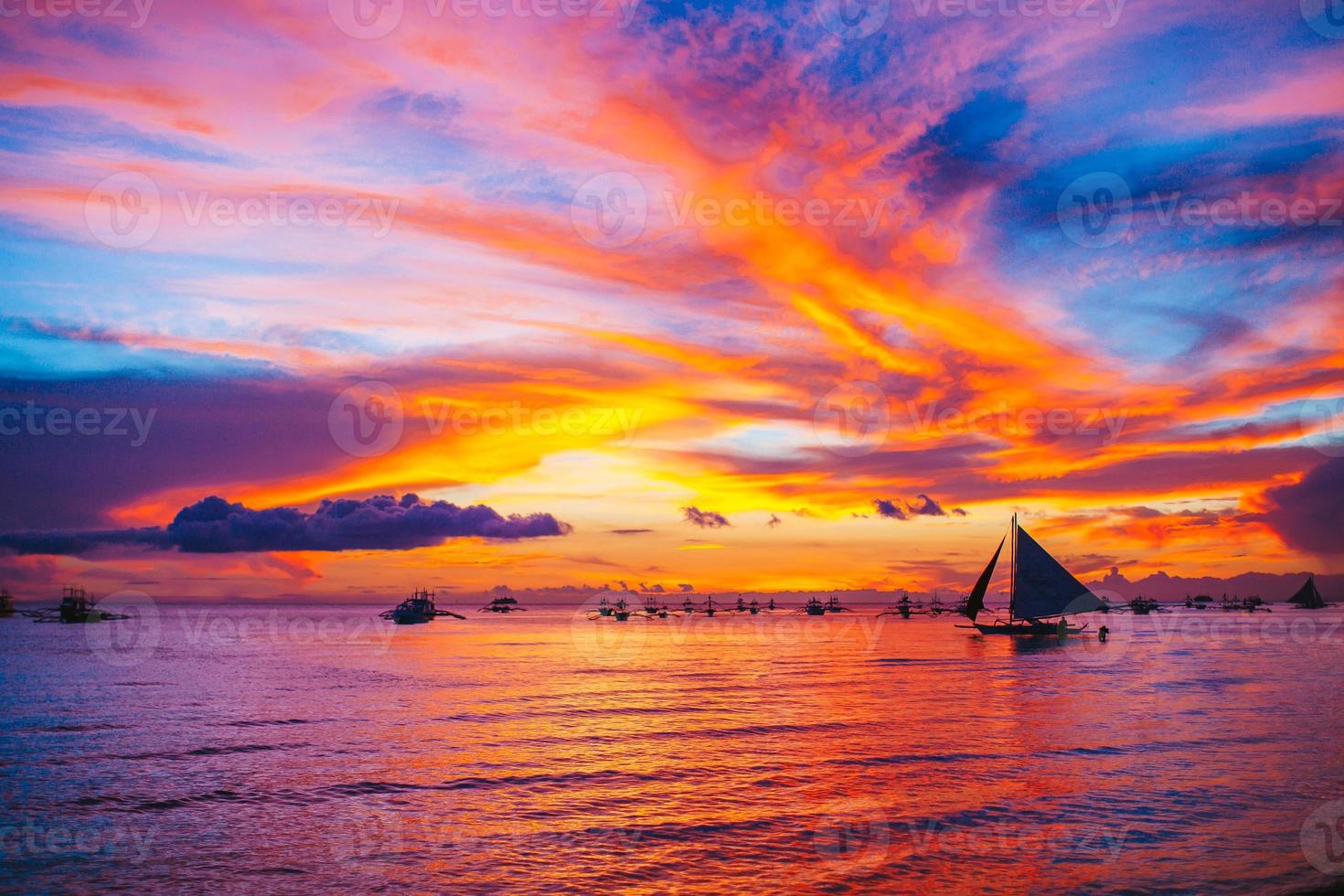 água turquesa perfeita idílica na ilha exótica foto