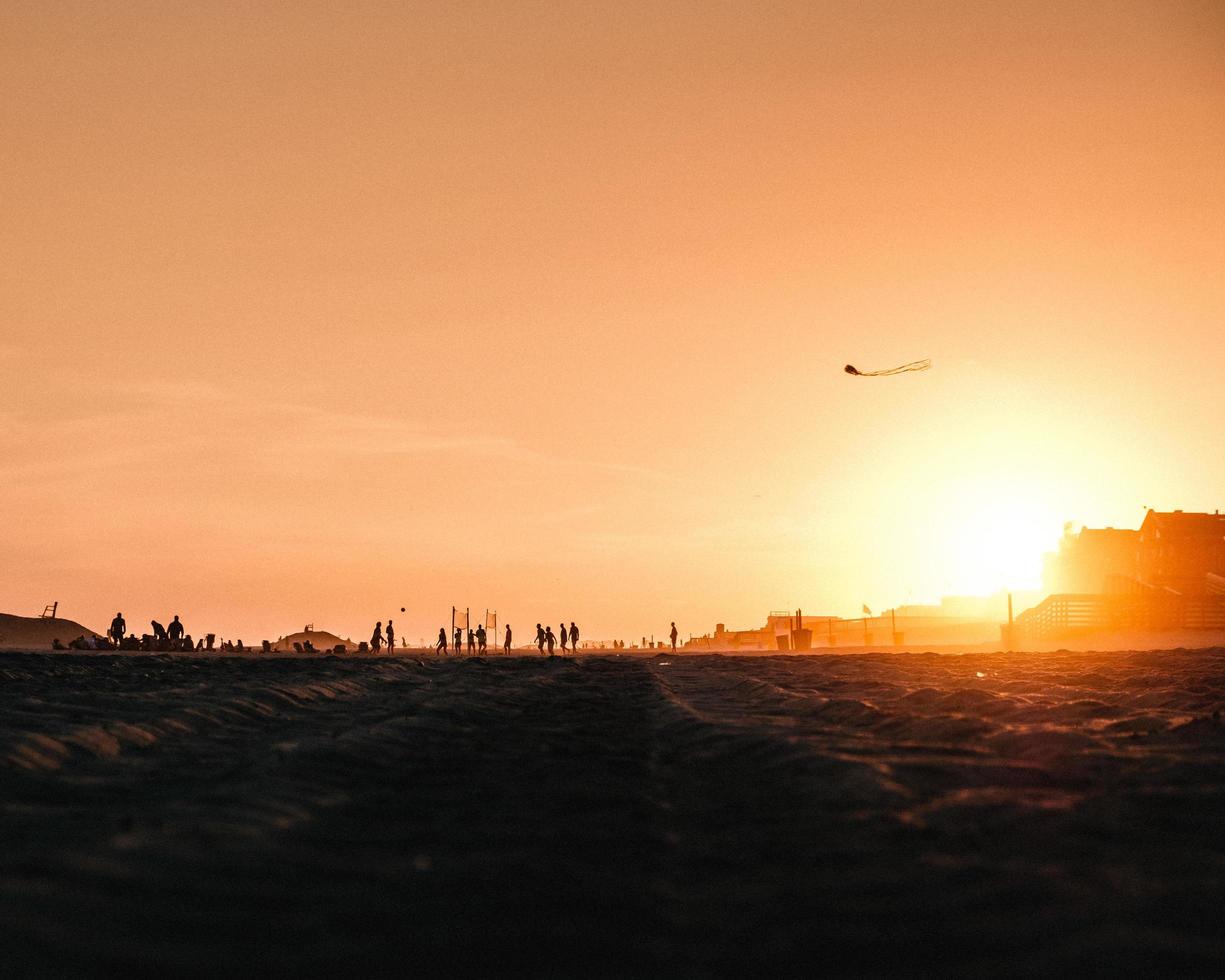 pessoas na praia foto