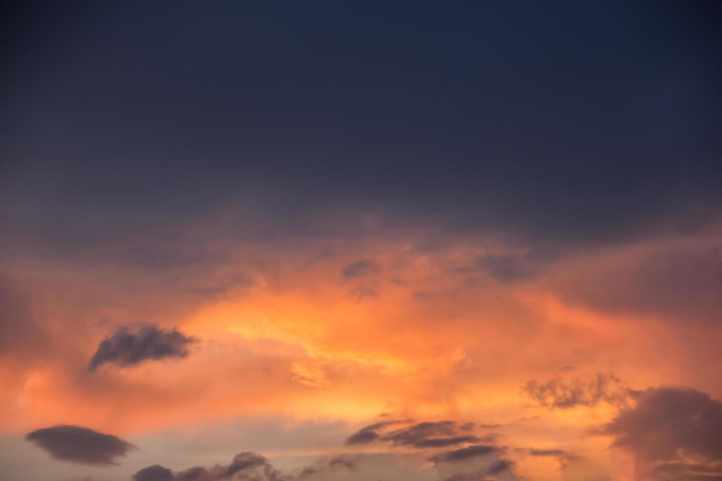 céu ao pôr do sol foto