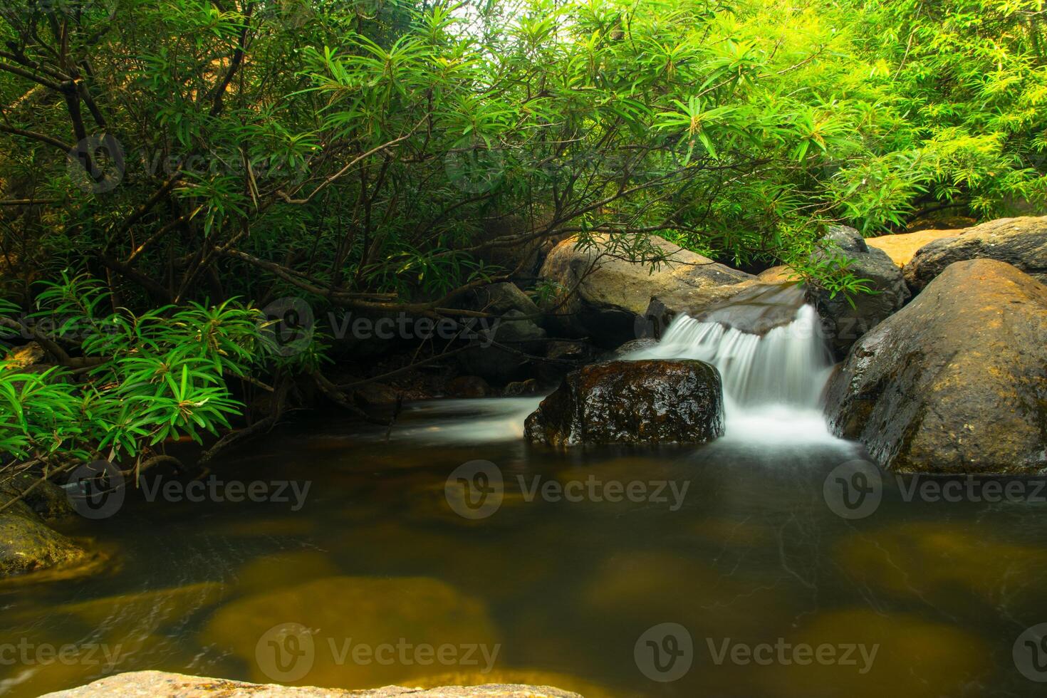 cachoeira wang takrai na tailândia foto