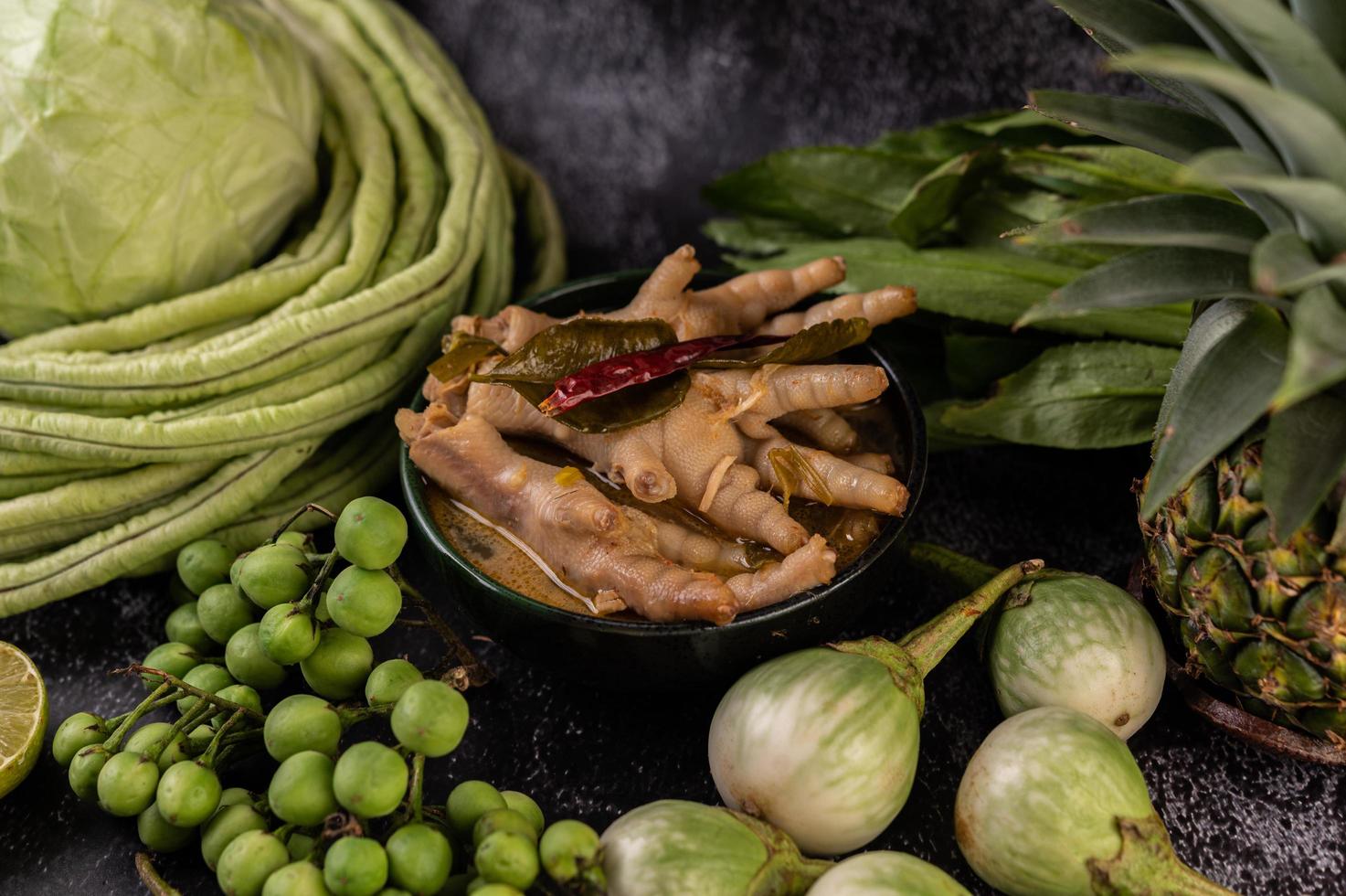 pés de frango gourmet foto