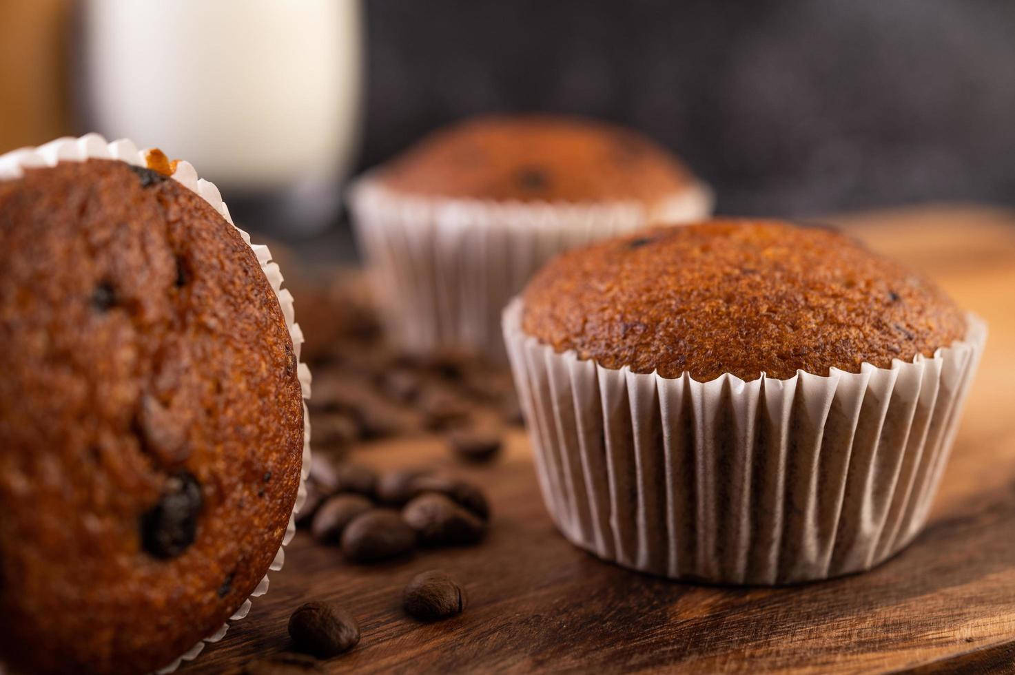 muffins de banana recém assados foto