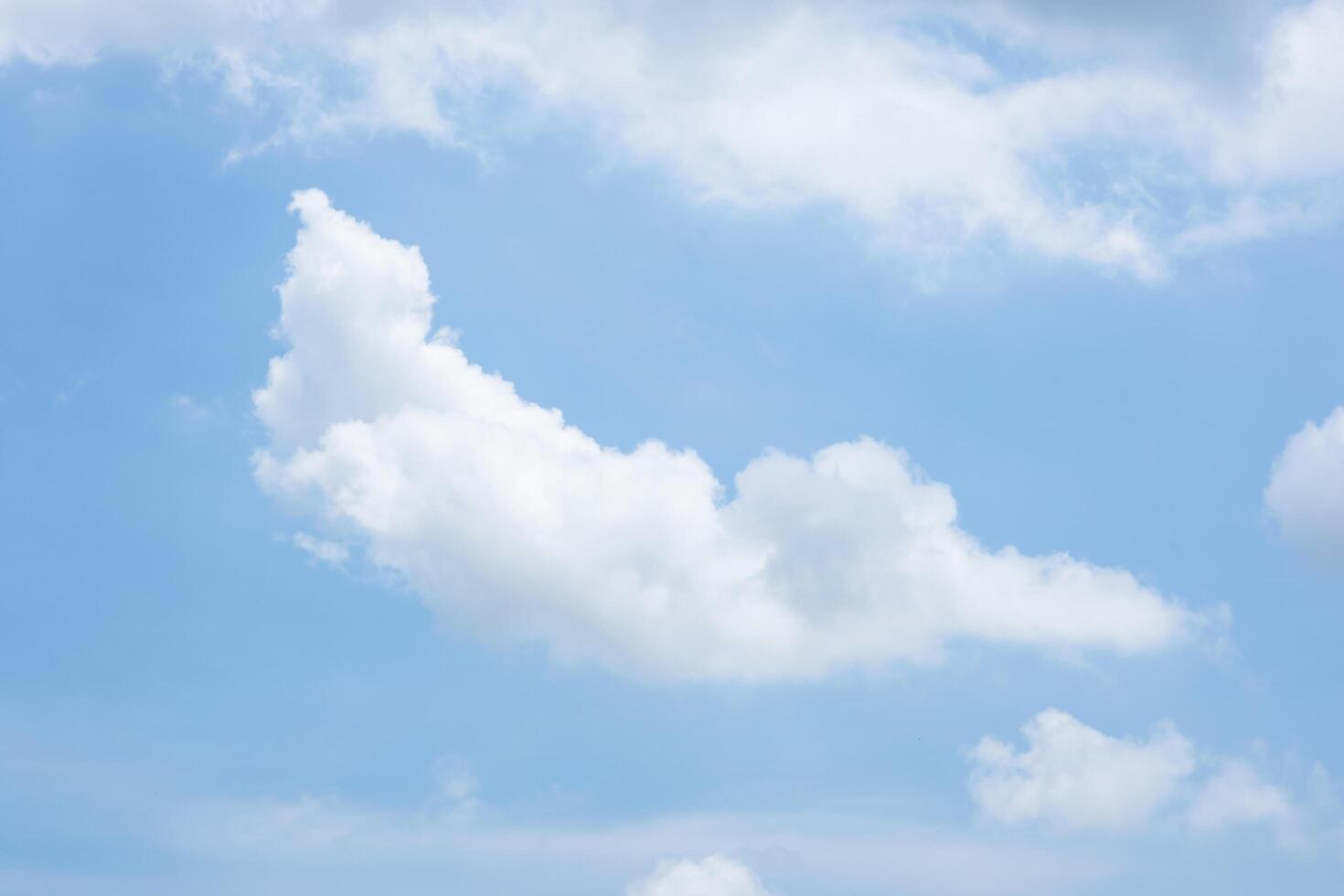 o céu e nuvens foto