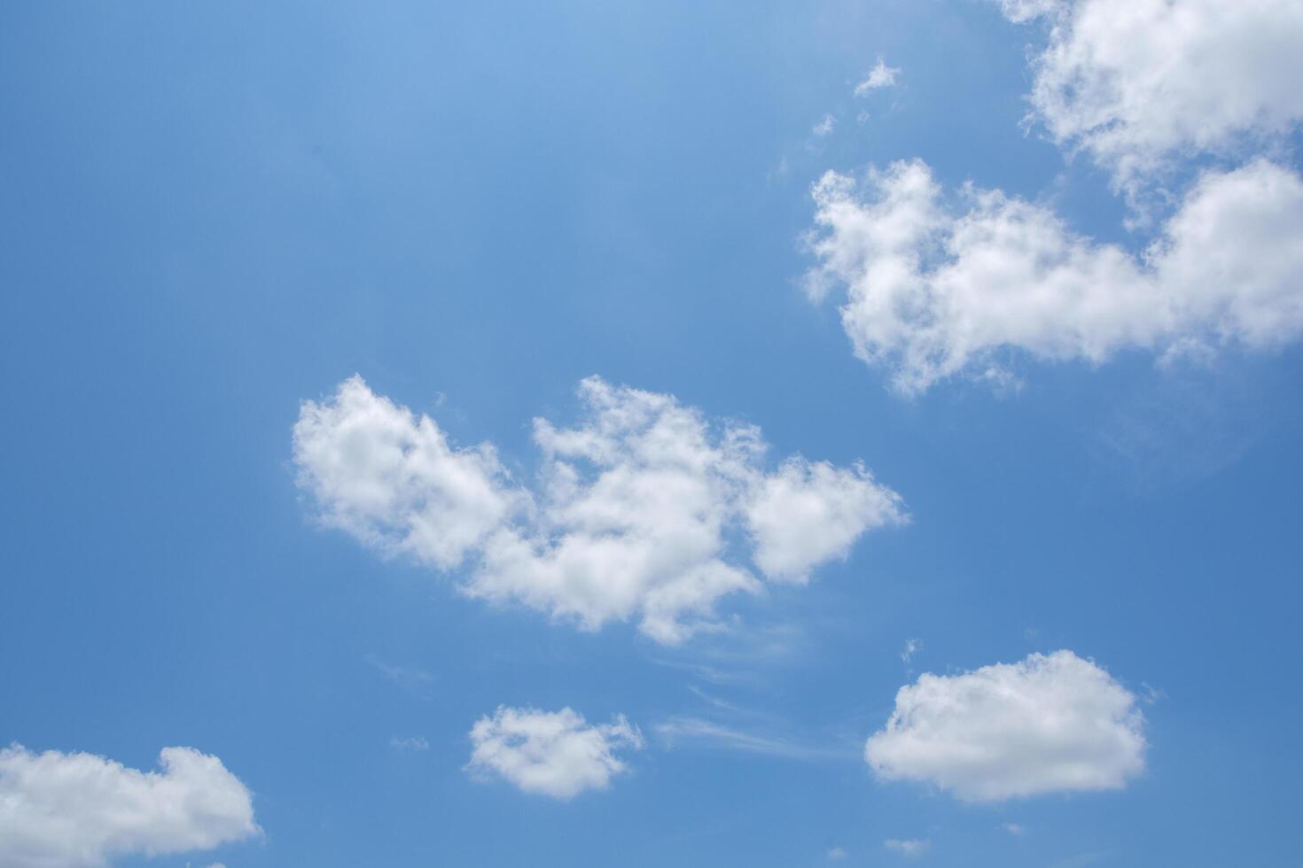 o céu e nuvens foto