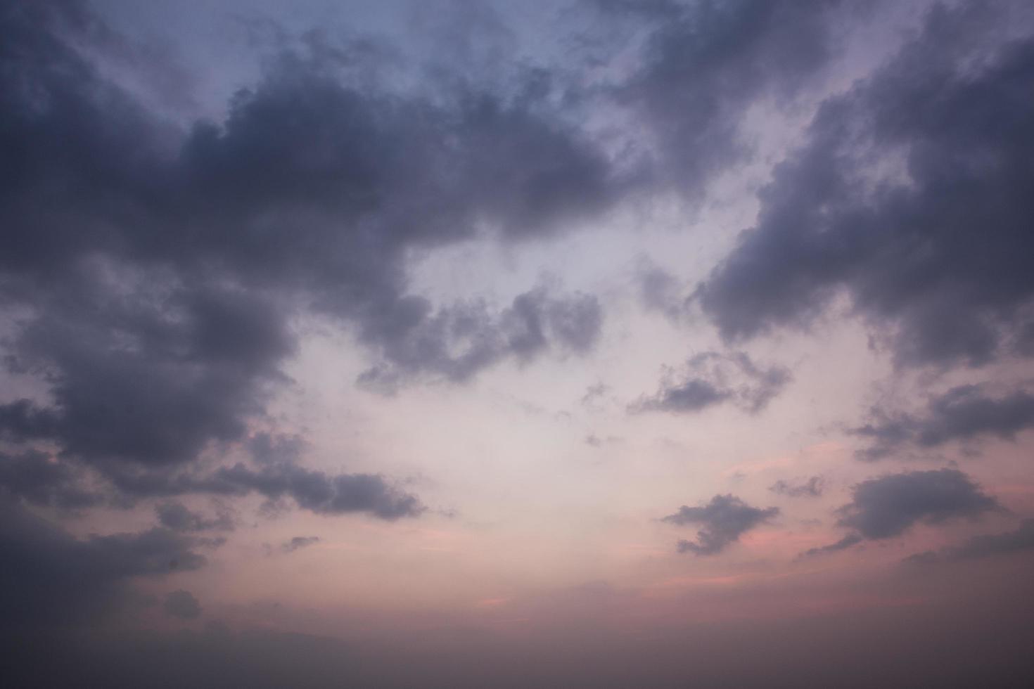 o céu ao pôr do sol foto