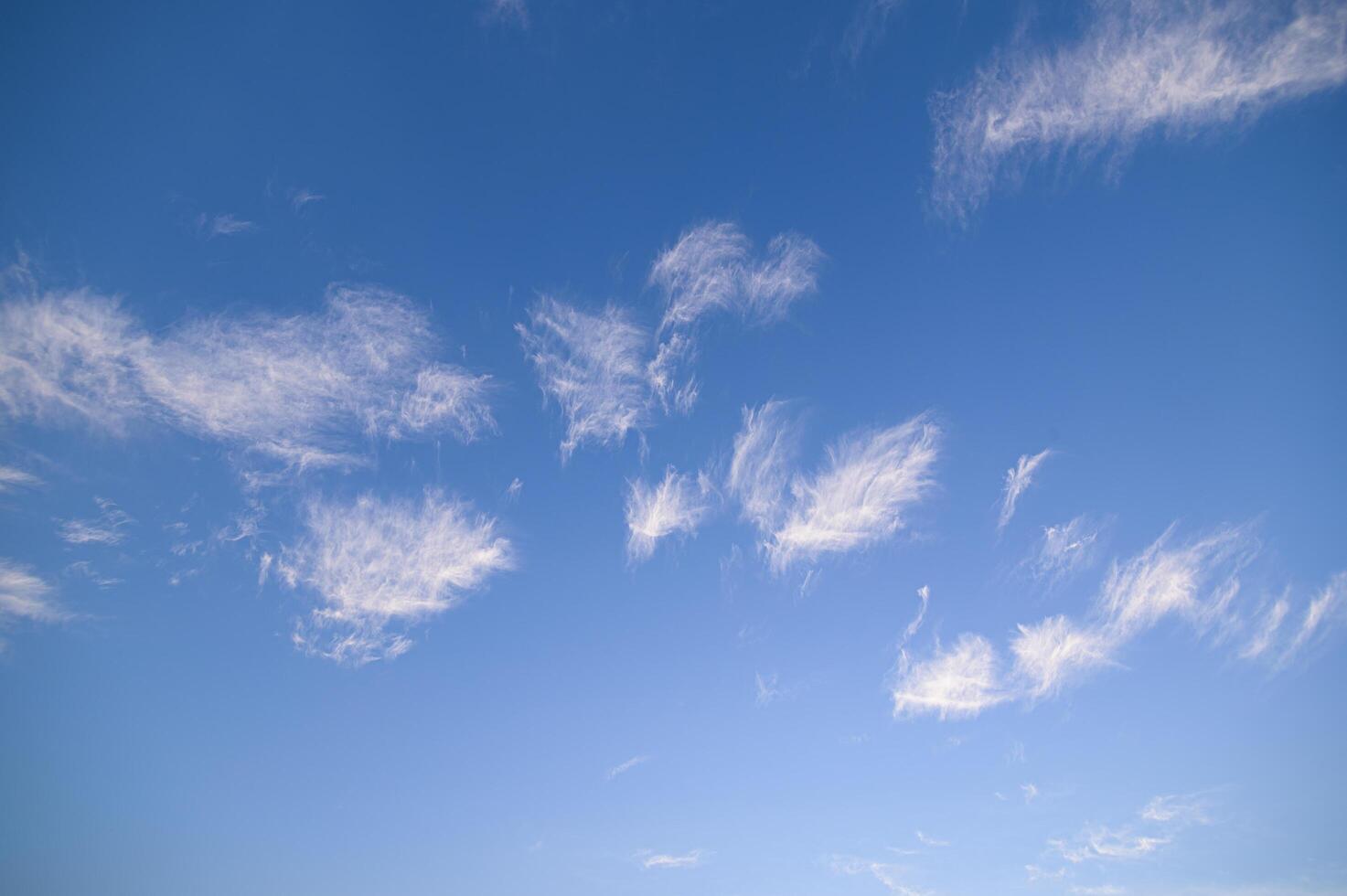 o céu e nuvens foto