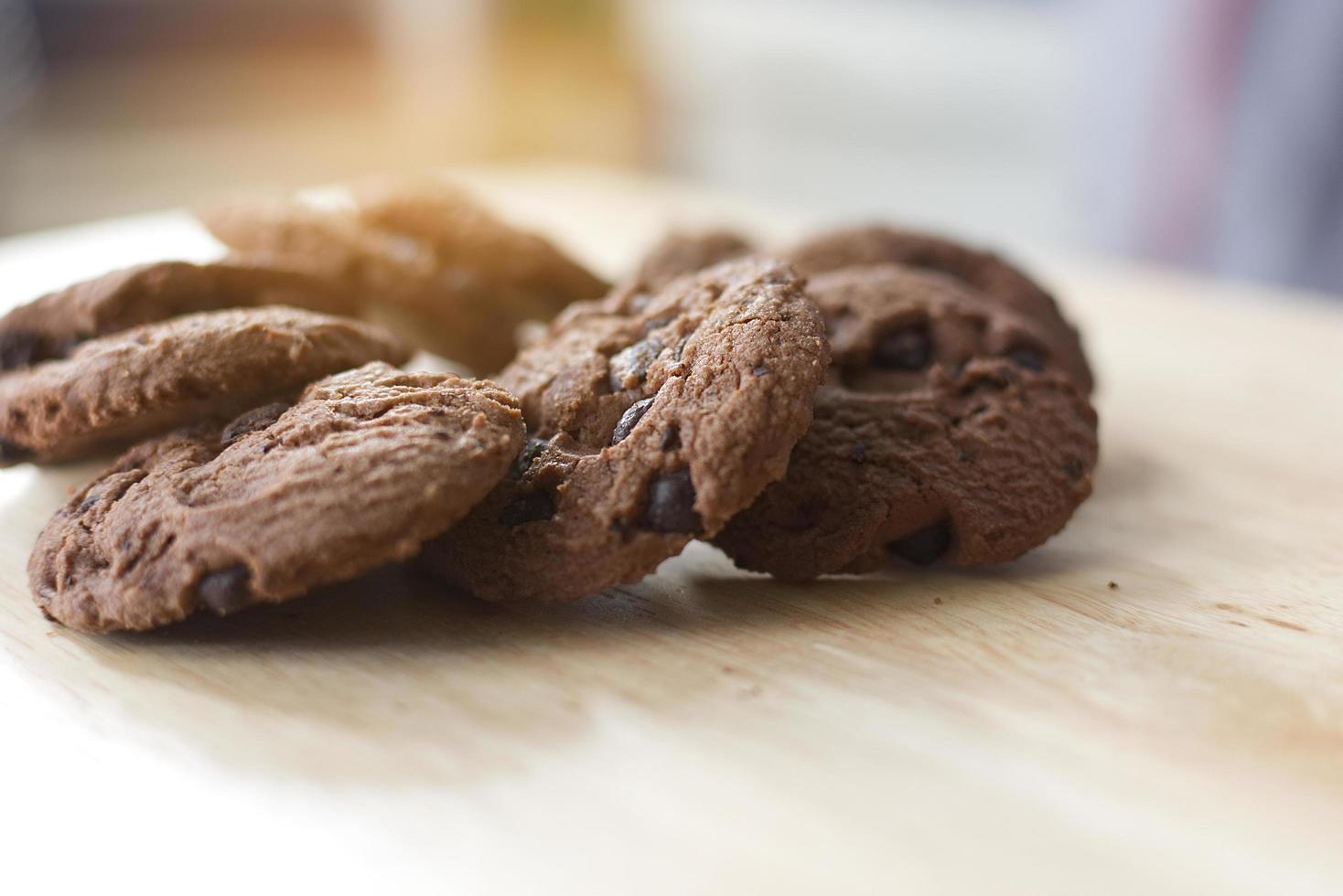 biscoitos na mesa foto