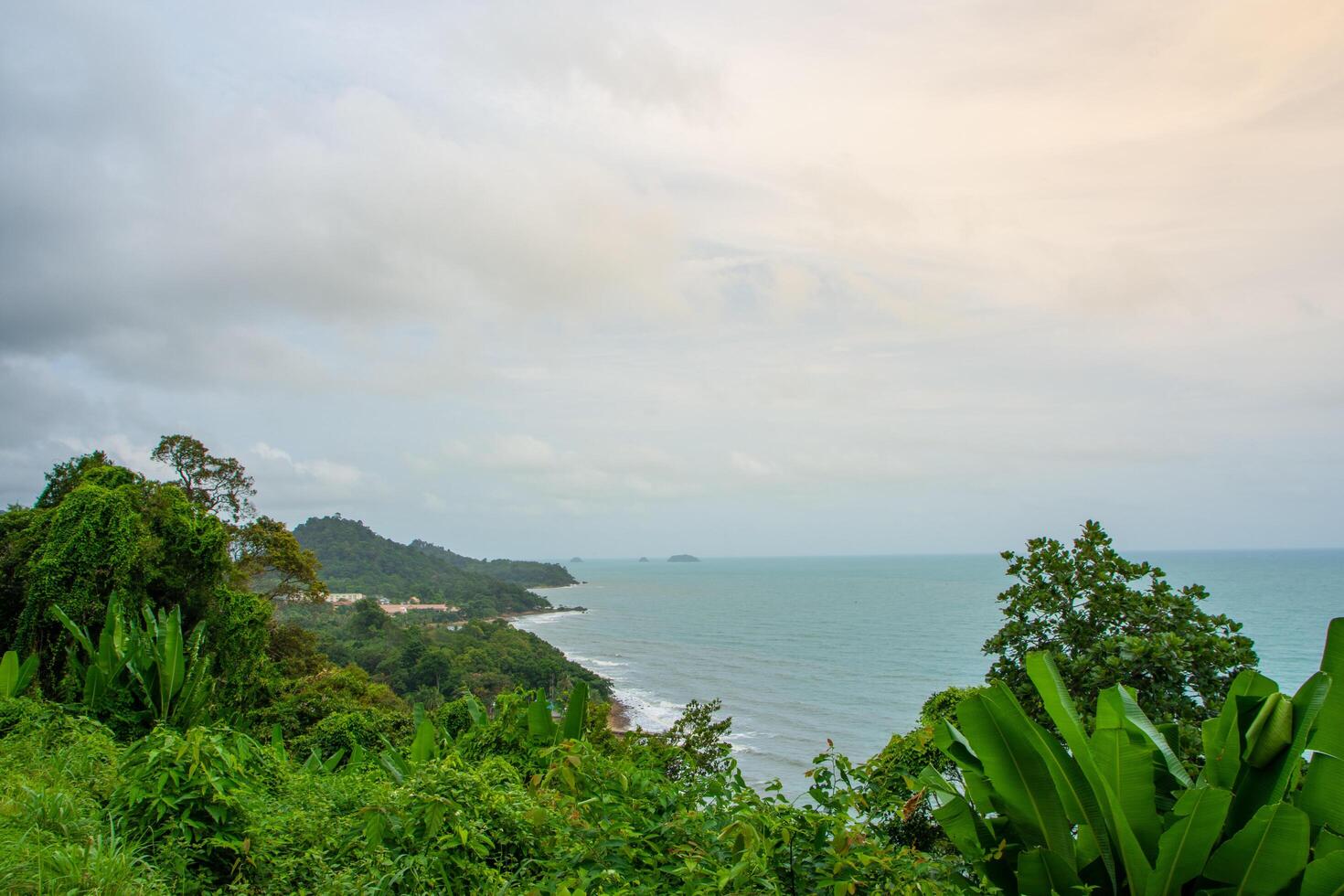 o mar em koh chang, tailândia foto