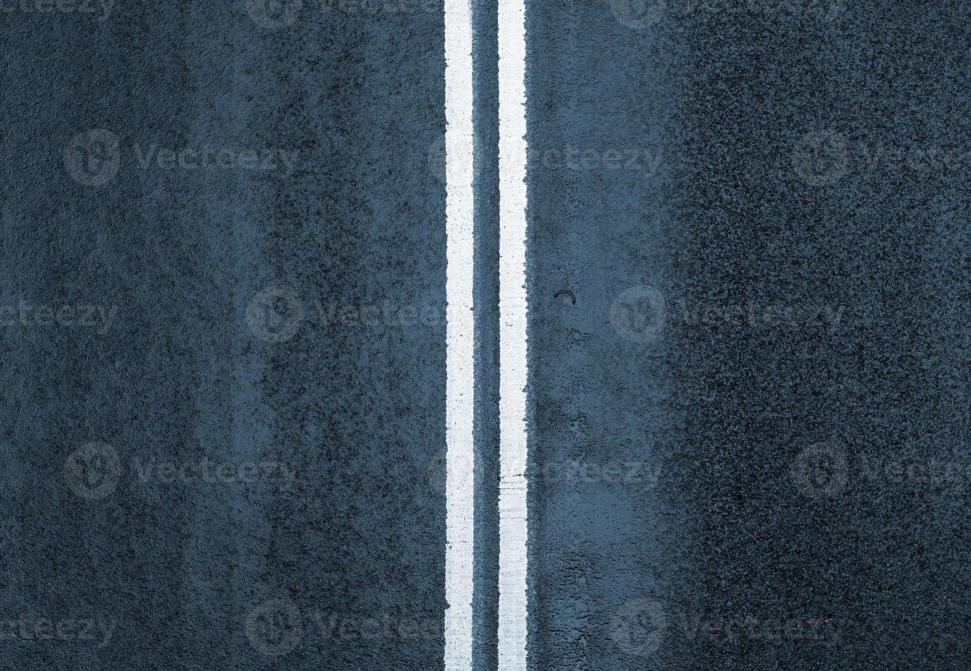 marcações de estrada no asfalto na rua de manhattan foto
