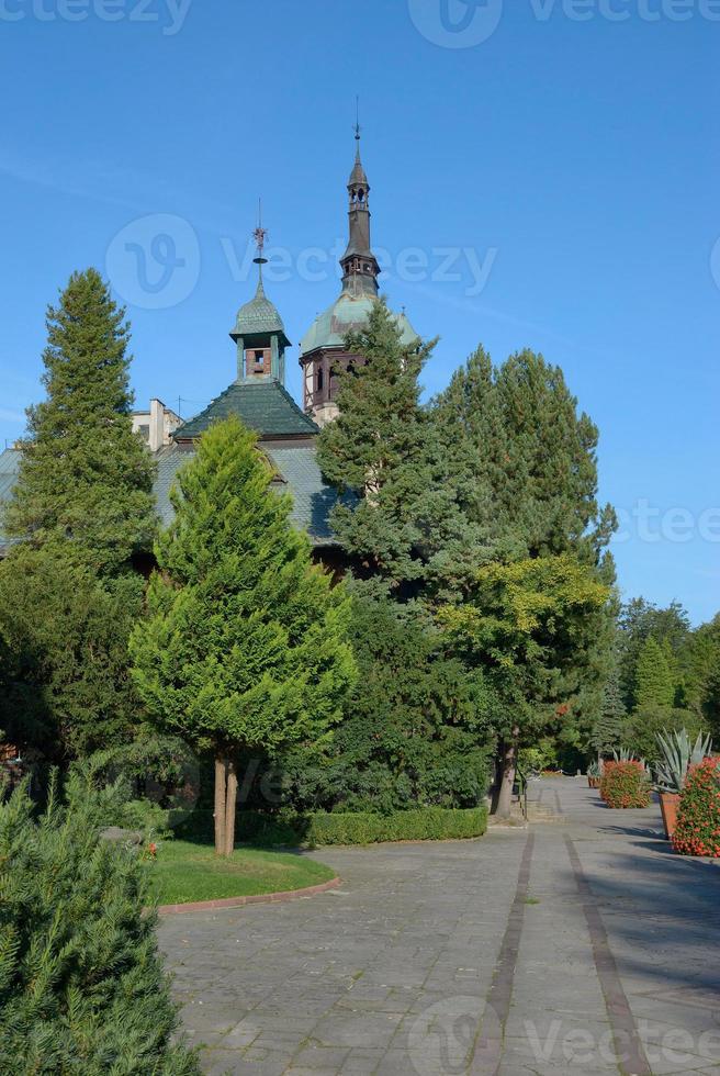 parque público no balneário de bad-flinsberg, baixa silesia, polônia foto