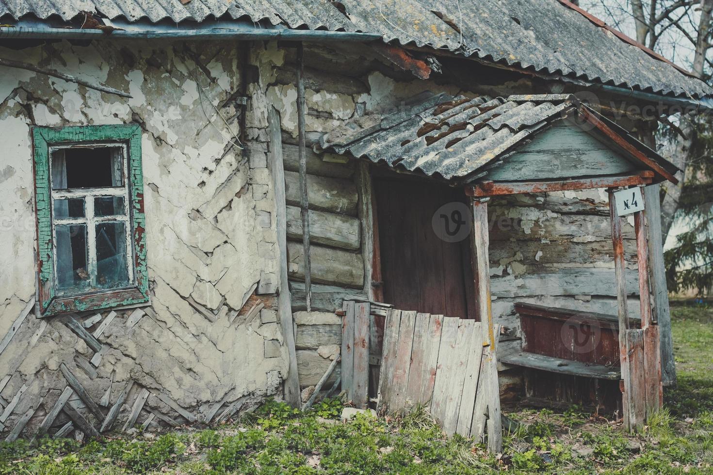 feche a foto do conceito de varanda de casa rural quebrada