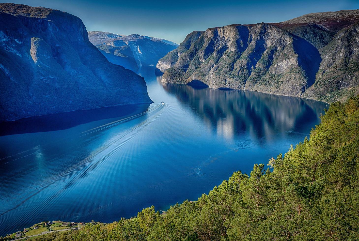 vista do fiorde norueguês foto
