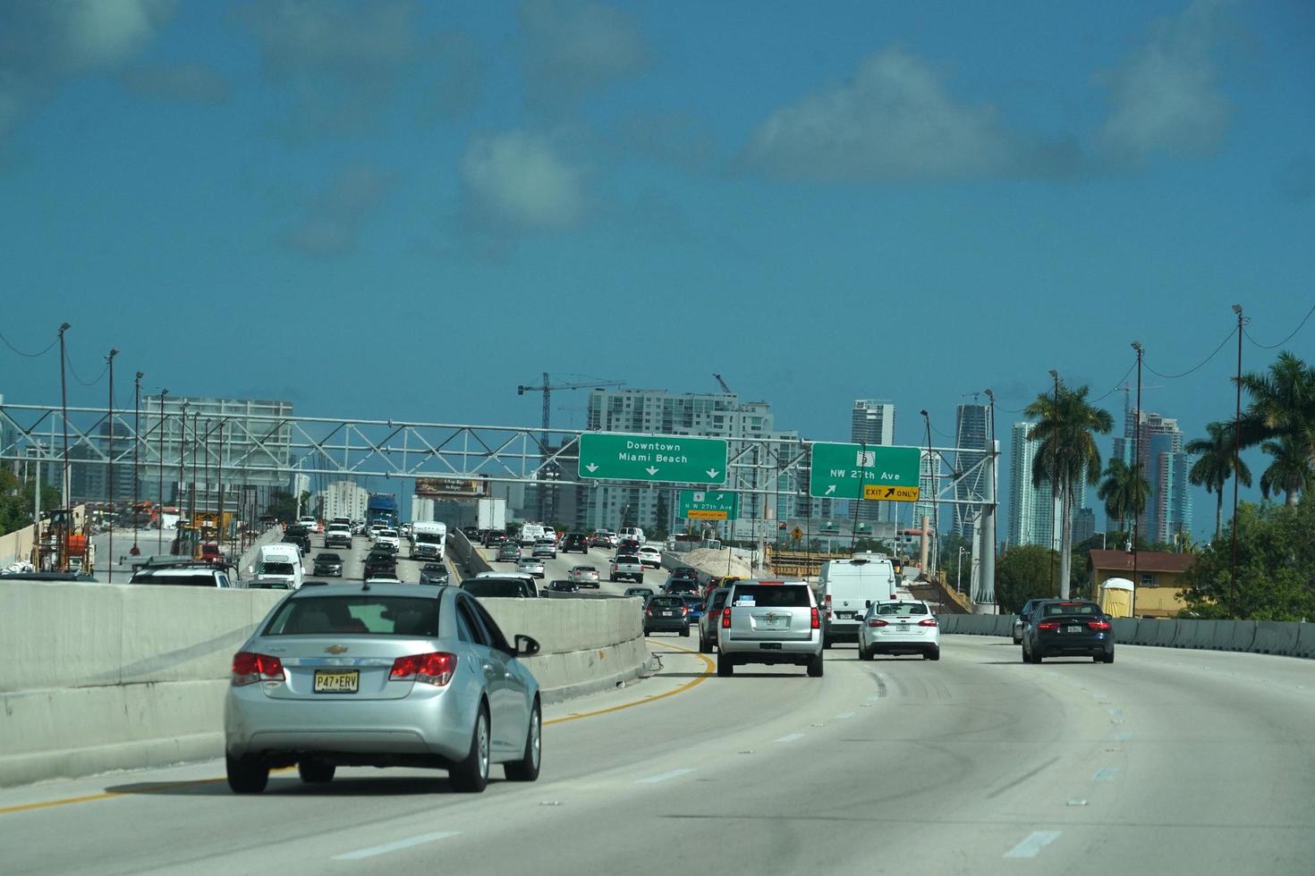 miami, eua - 5 de novembro de 2018 - rodovias congestionadas de miami florida foto