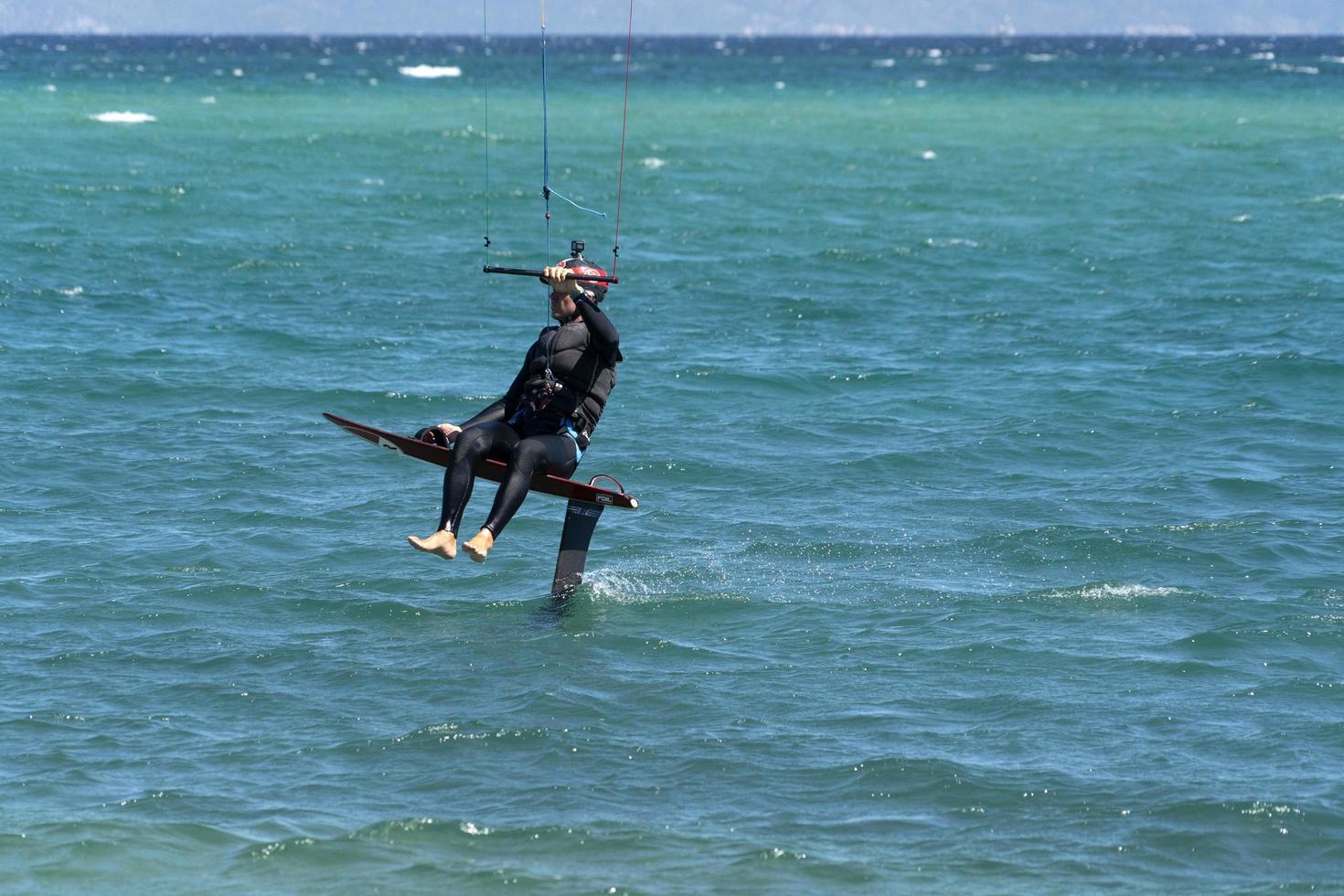 la ventana, méxico - 16 de fevereiro de 2020 - kitesurf na praia ventosa foto