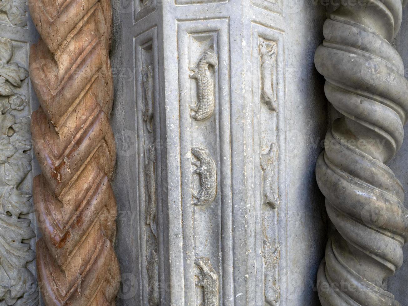 detalhe de bergamo da igreja de santa maria maggiore foto