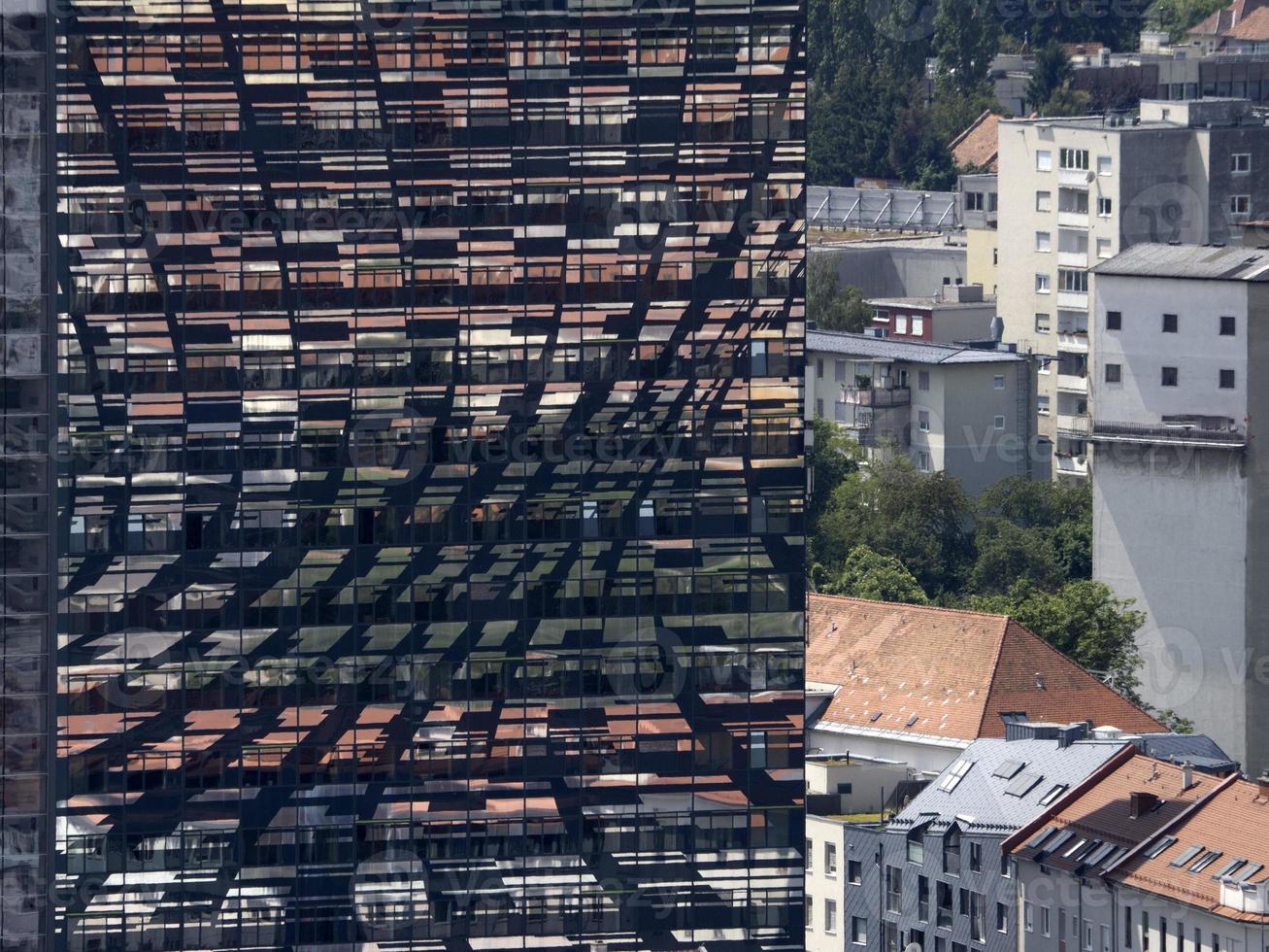 graz áustria telhados detalhe edifício moderno foto