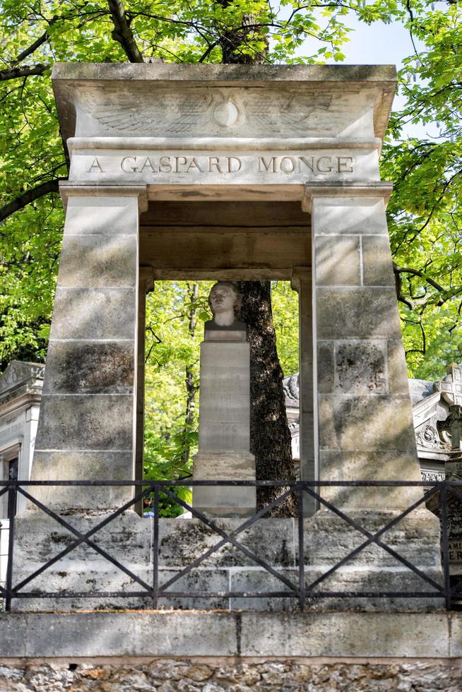 paris, frança - 2 de maio de 2016 gasbard monge grave no cemitério pere-lachaise fundador da homeopatia foto