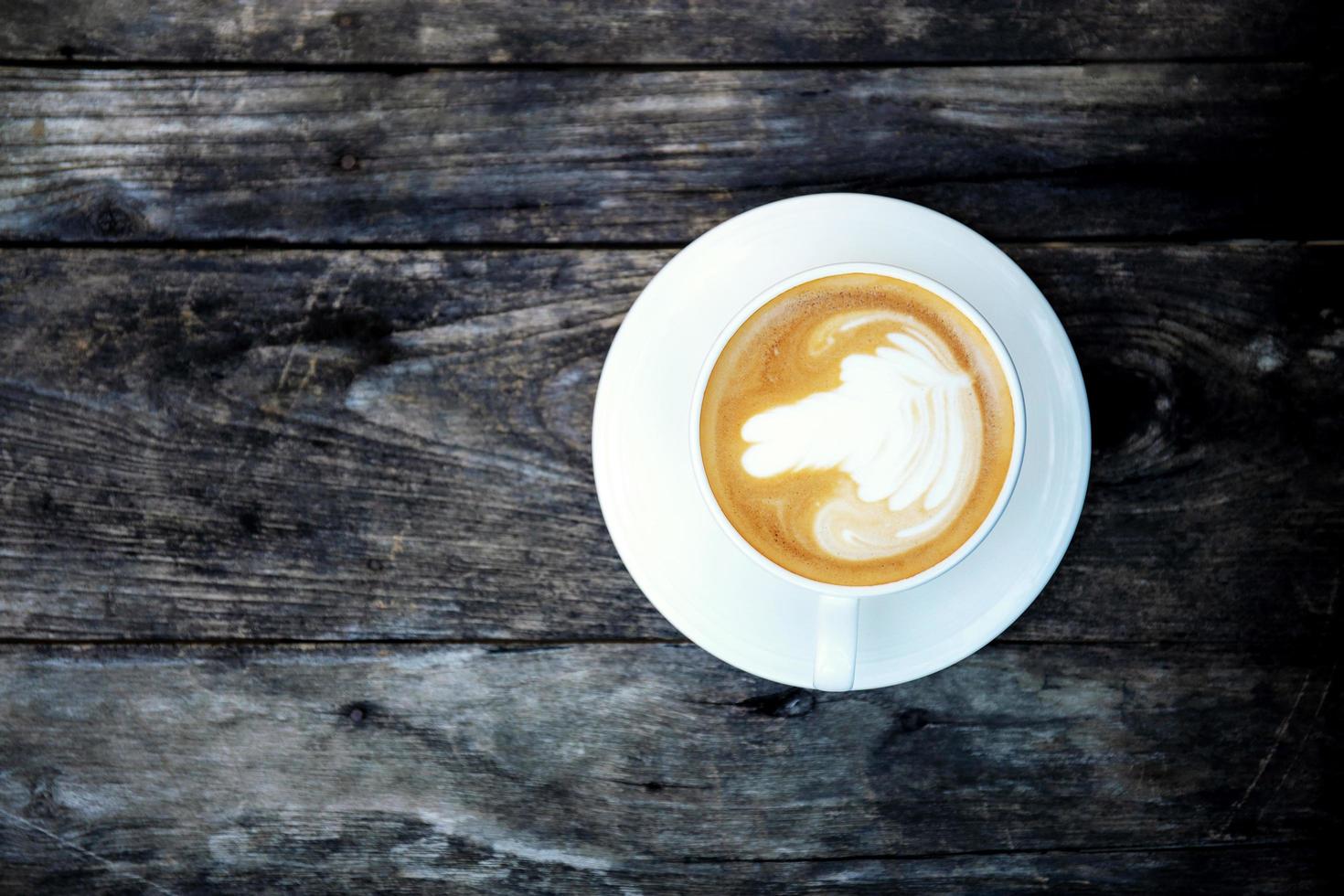 xícara de café na madeira. foto