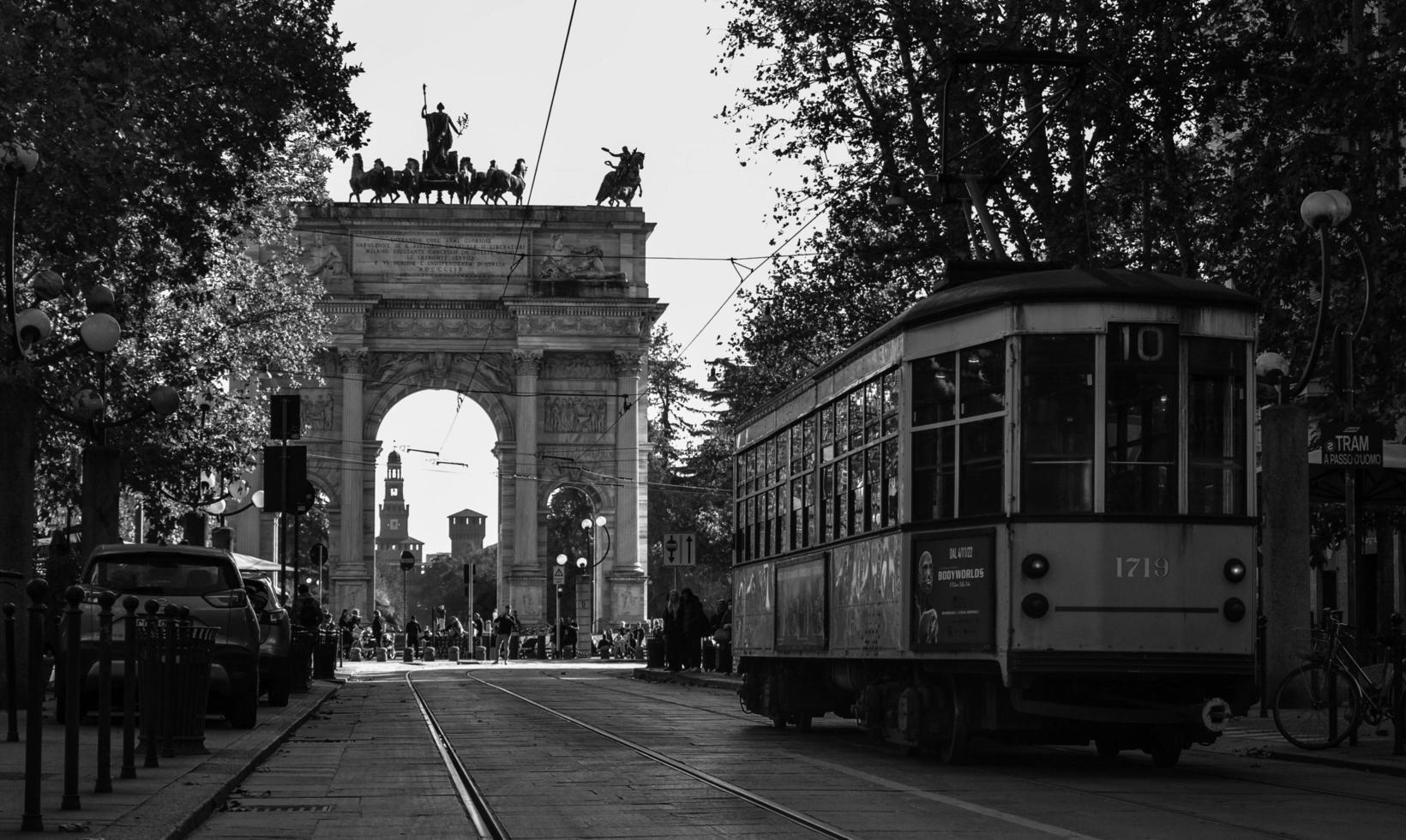 arco della pace, milano, itália, 2022 preto e branco foto