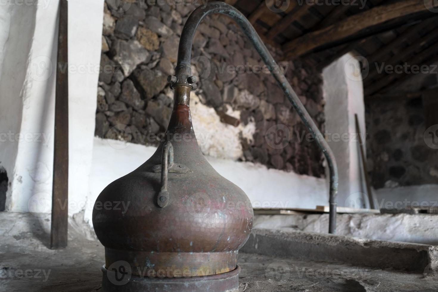 açores alambique de vinho velho caldeirão condensação tubo de serpentina foto