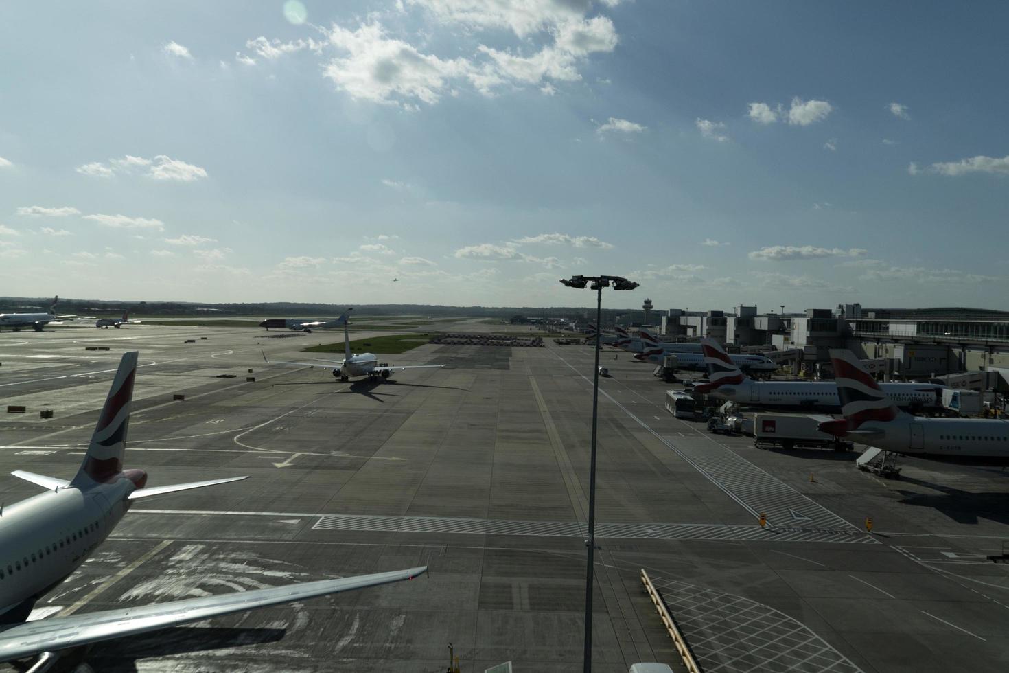 londres, reino unido - 24 de março de 2019 - operações do aeroporto de gatwick foto