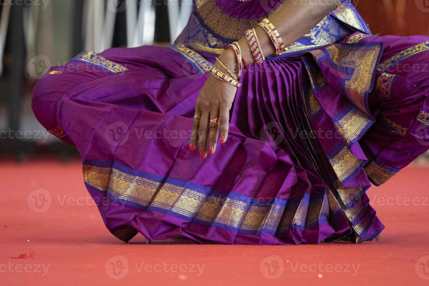 detalhe do pé de dança tradicional da índia foto