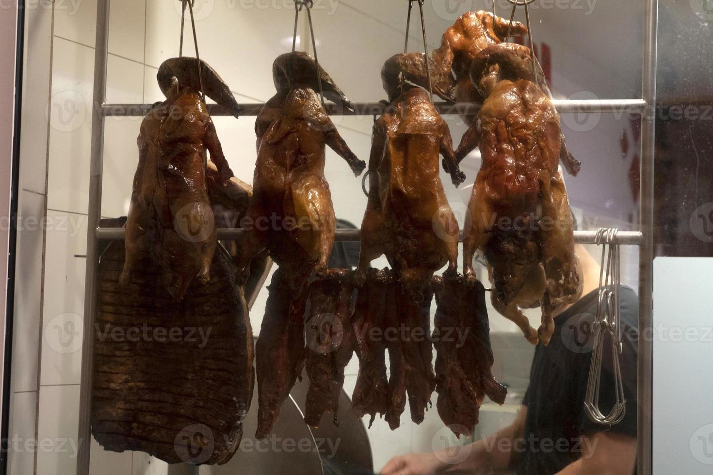 mercado tradicional chinês comida de rua carne assada foto