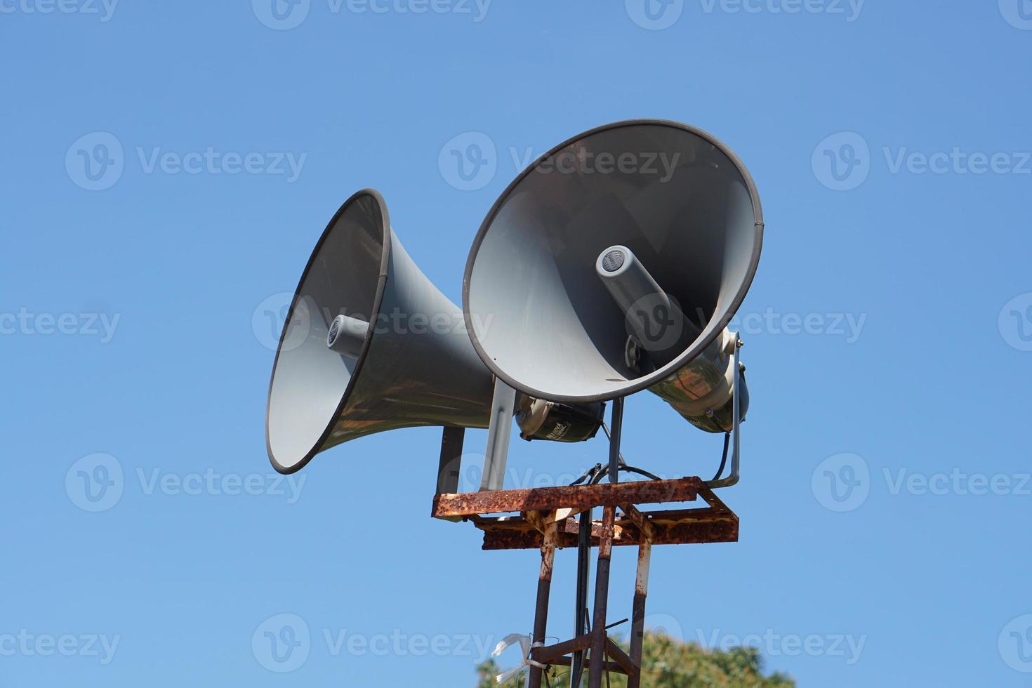 megafone para anúncios escolares na tailândia foto