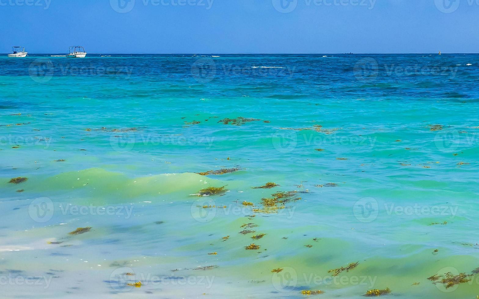 barcos iates navio jetty beach em playa del carmen méxico. foto