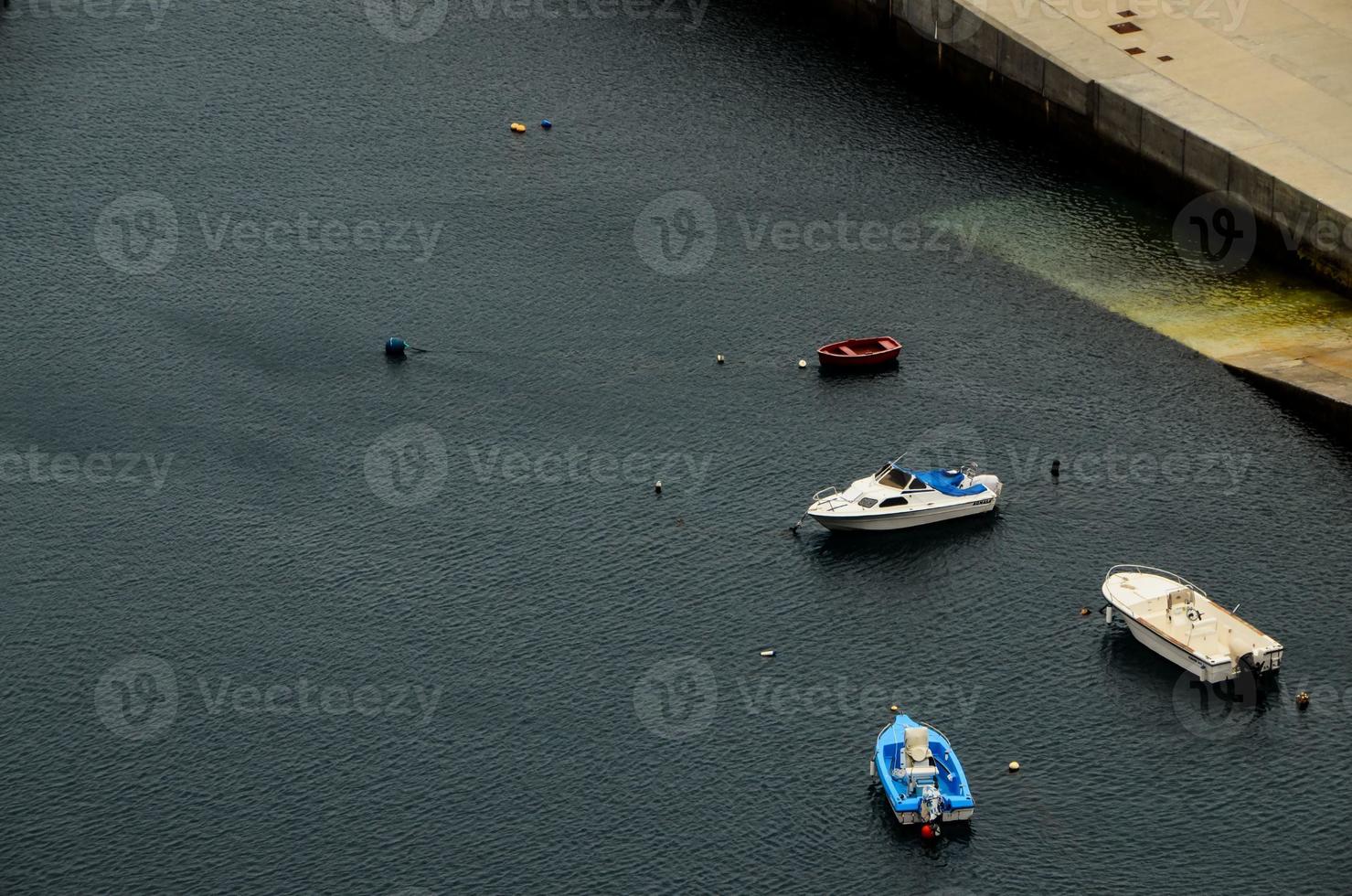 barcos no porto foto