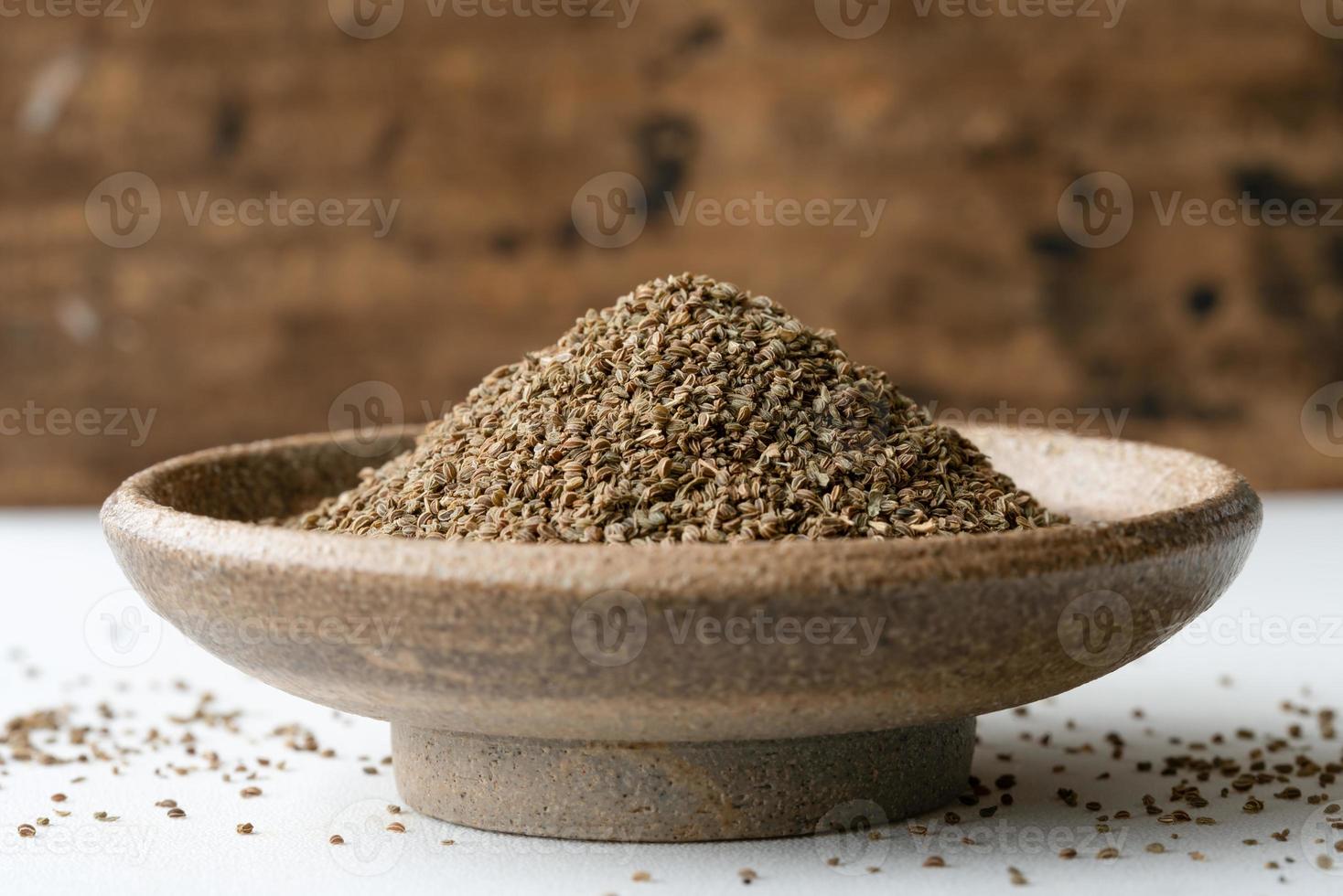 sementes de aipo em uma tigela foto