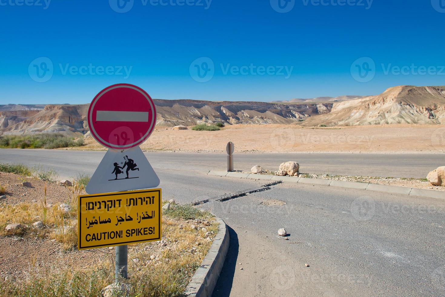 estrada no deserto de negev em israel foto