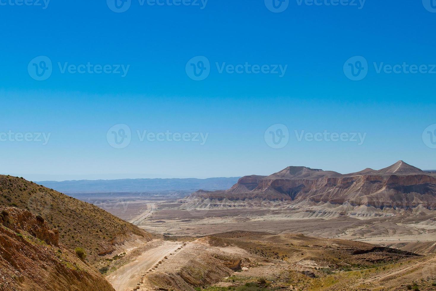 estrada no deserto do negev foto