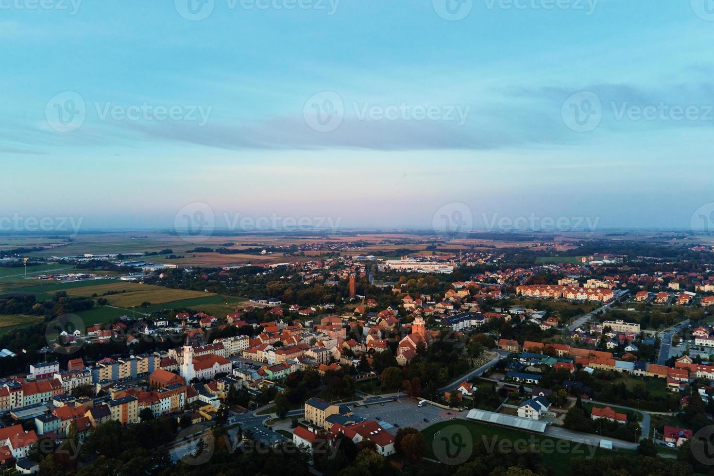 paisagem urbana da pequena cidade europeia, vista aérea foto