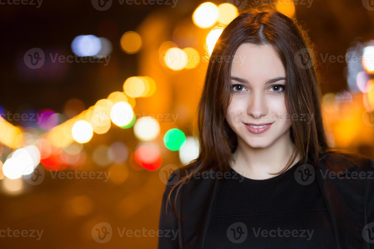 retrato de jovem morena foto