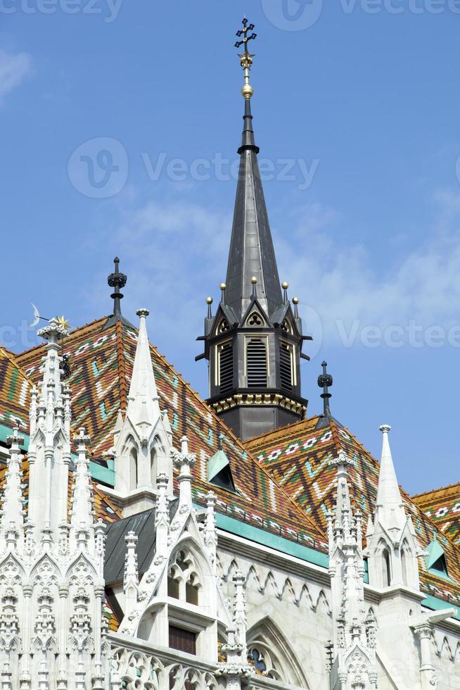 budapeste telhado da igreja do rei matthias foto