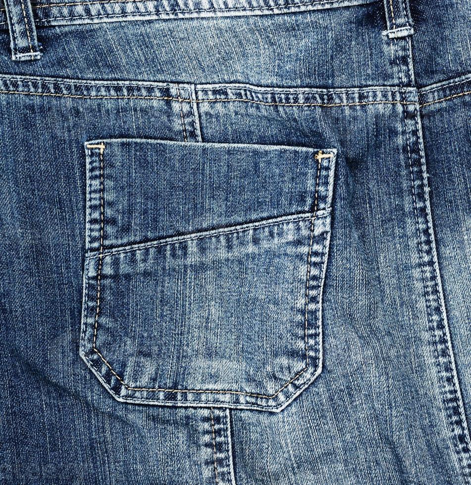 fragmento de jeans têxteis azuis com bolso traseiro foto
