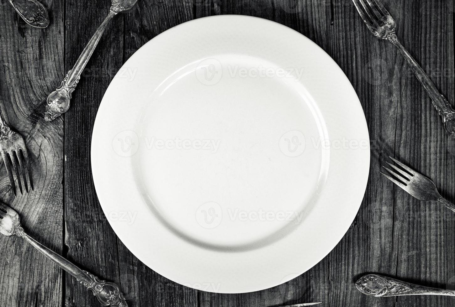 prato vazio branco entre garfos, vista de cima foto