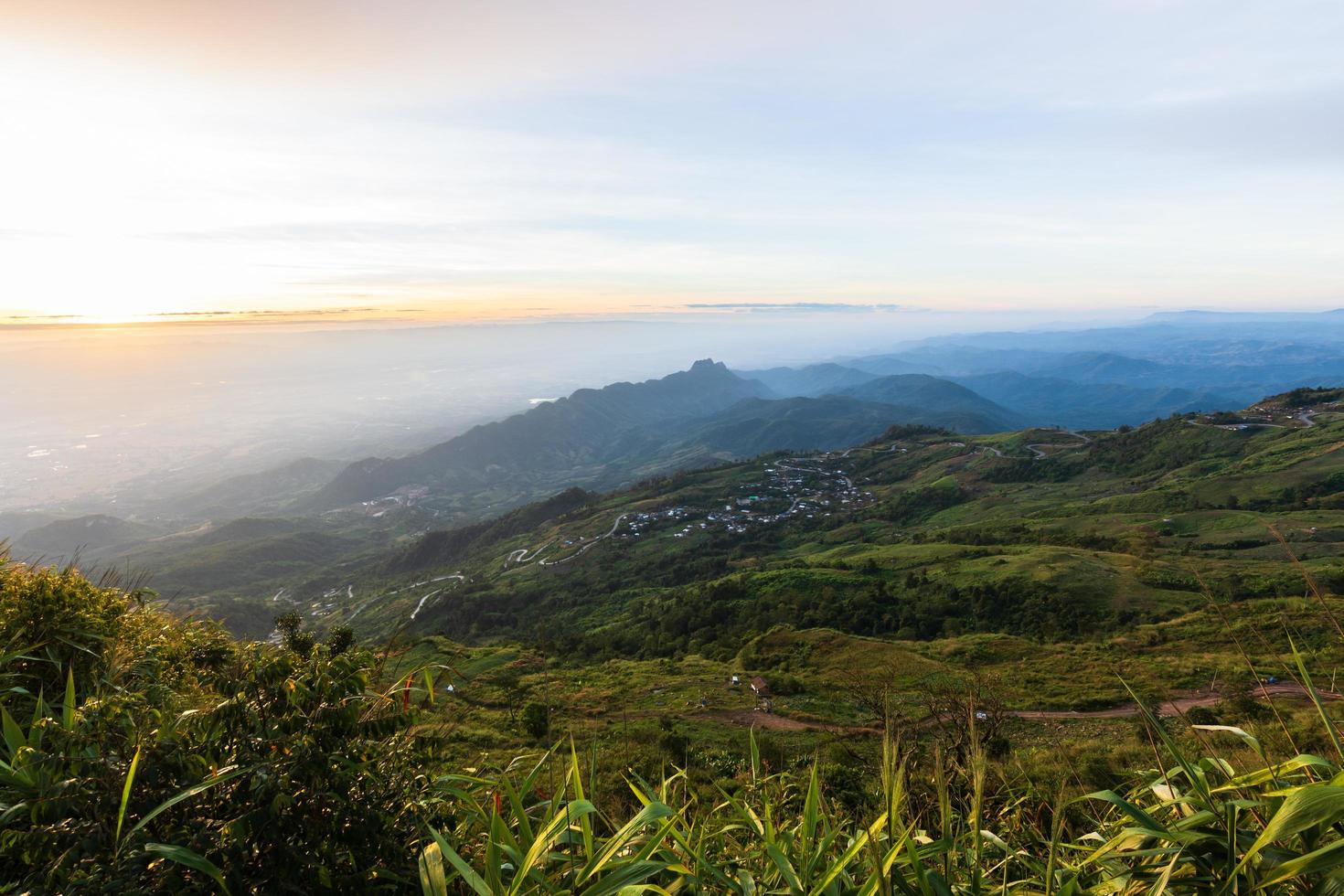 paisagem em phu tubberk na tailândia foto