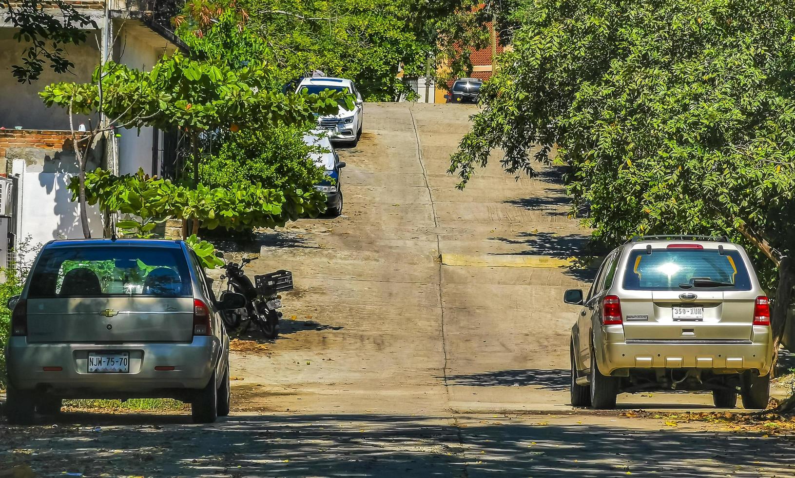 puerto escondido oaxaca méxico 2022 estrada movimentada rua dirigindo carros engarrafamento puerto escondido méxico. foto