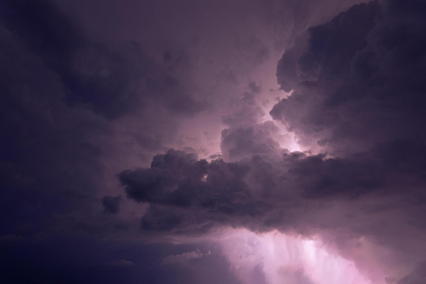 céu tempestuoso dramático foto