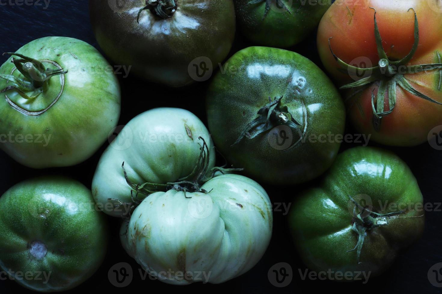 tomates verdes sortidos foto