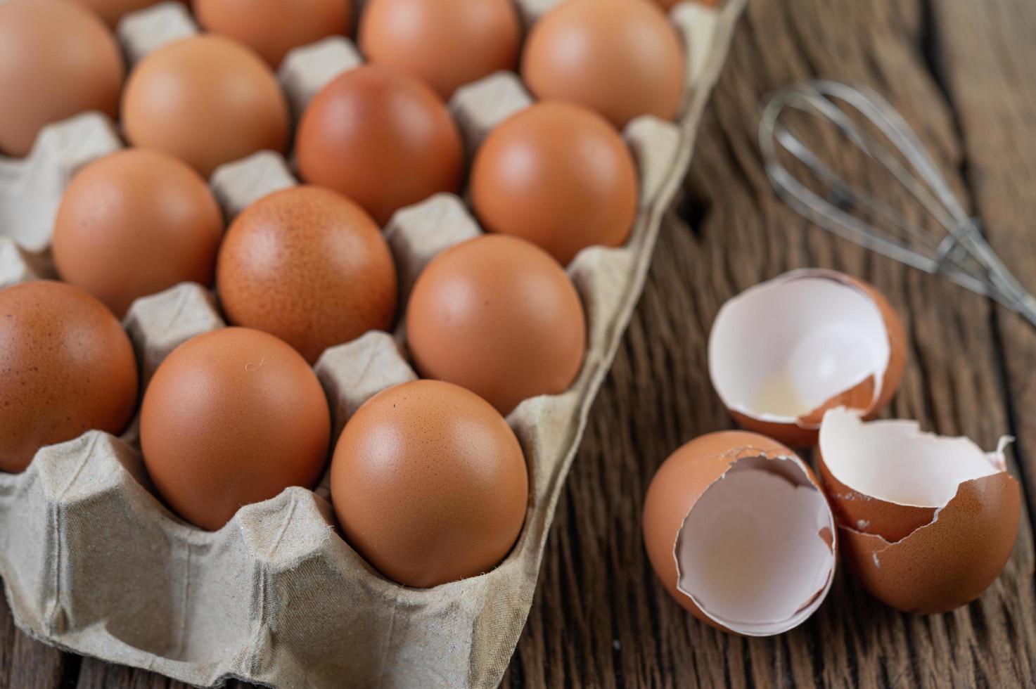 ovos de galinha crus orgânicos foto